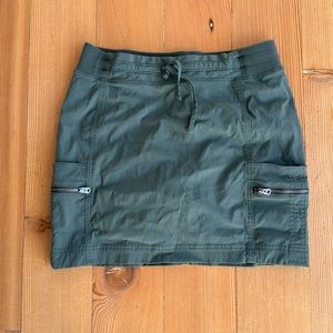 Athleta size 6 skirt with built in shorts. Spandex nylon mix.